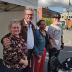 Les bénévoles avec le Maire et le président de l'association (avec ses patins)